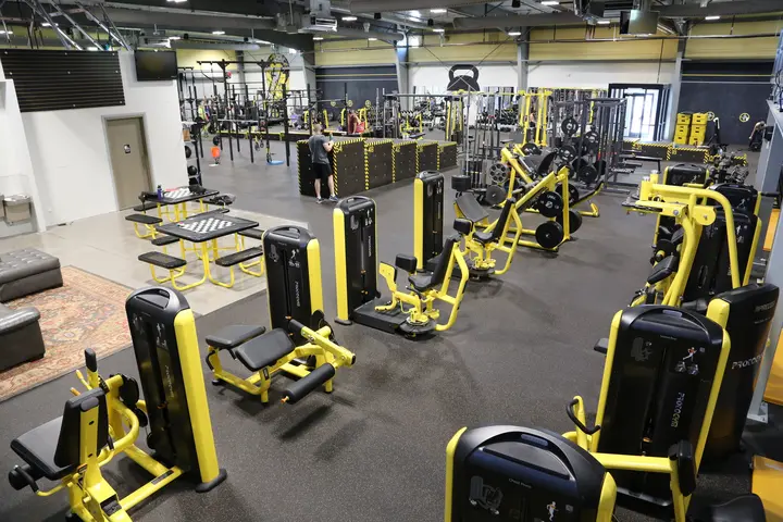 Selectorized strength machines